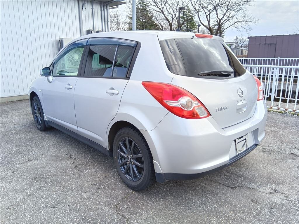 NISSAN TIIDA
