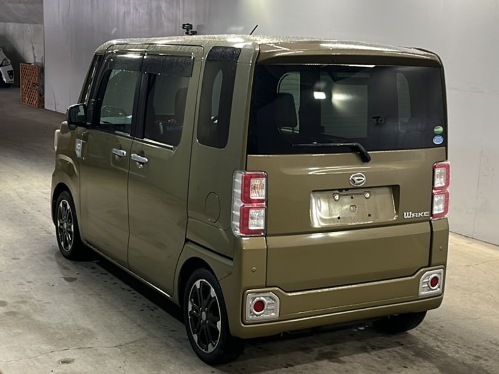 DAIHATSU WAKE