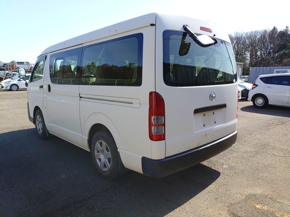 TOYOTA HIACE