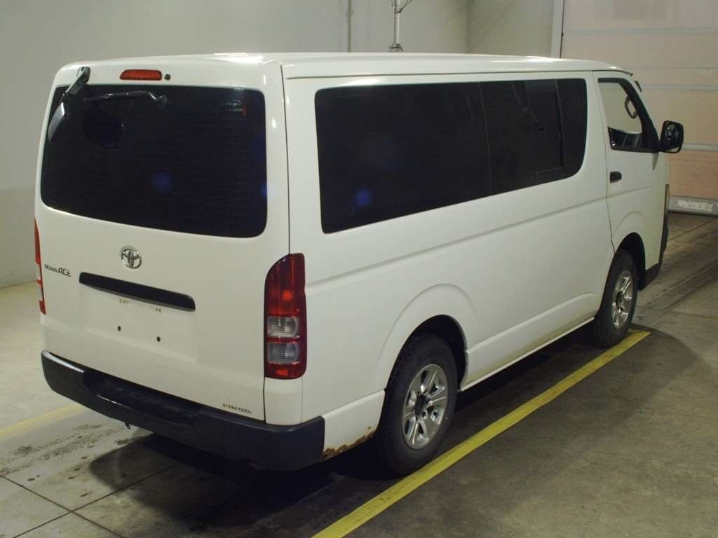 TOYOTA REGIUS ACE