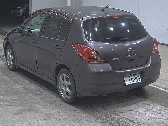 NISSAN TIIDA