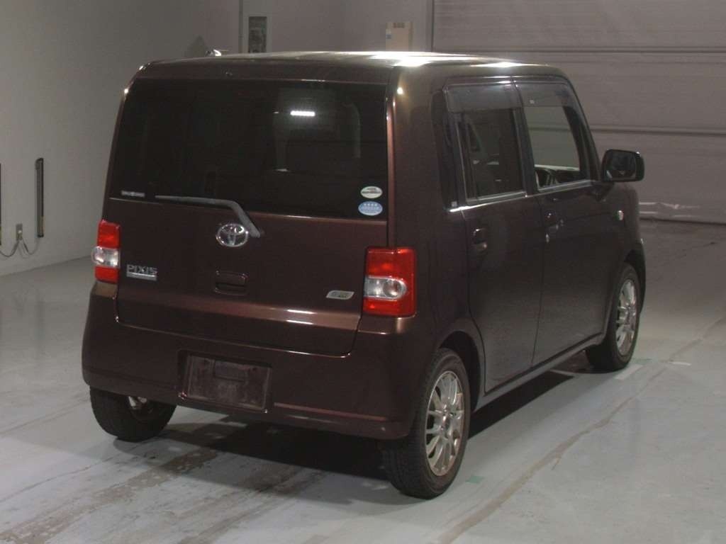 TOYOTA PIXIS SPACE