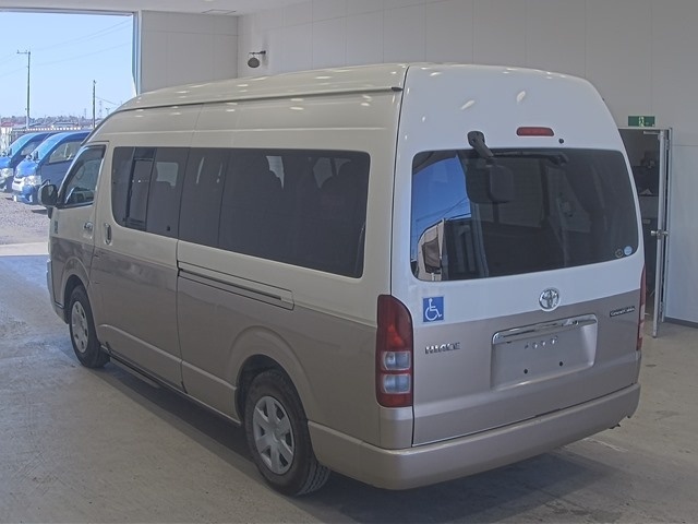 TOYOTA HIACE