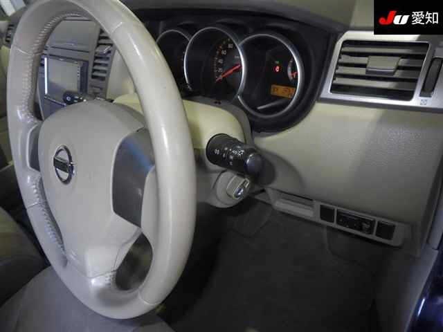 NISSAN TIIDA