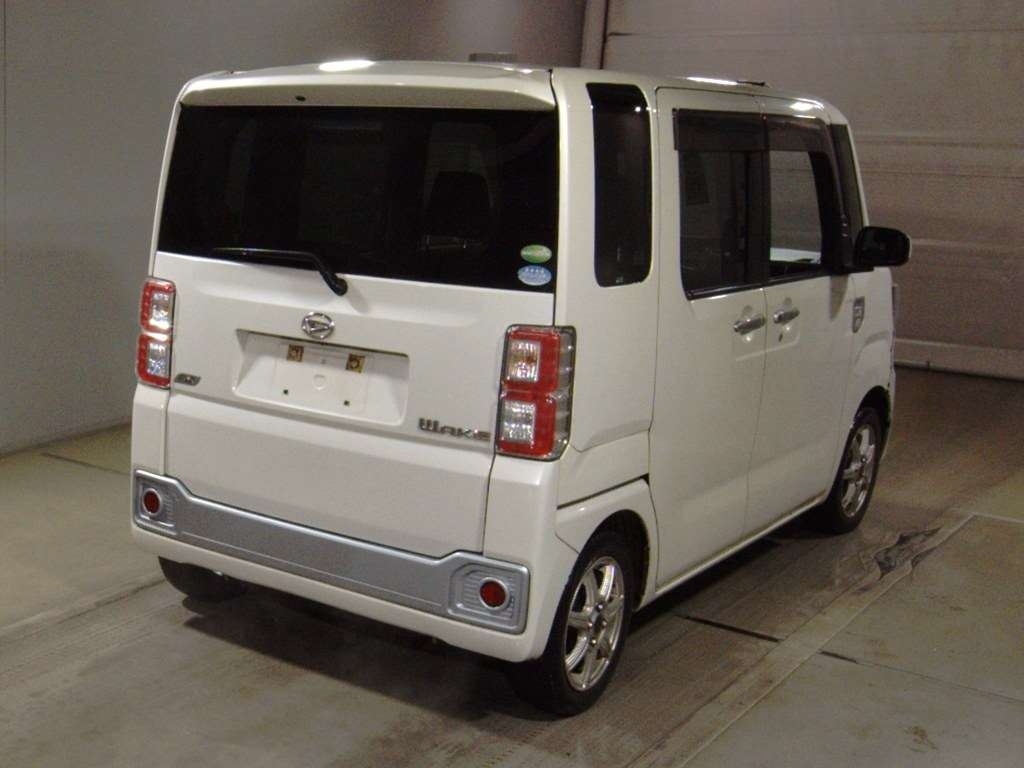 DAIHATSU WAKE