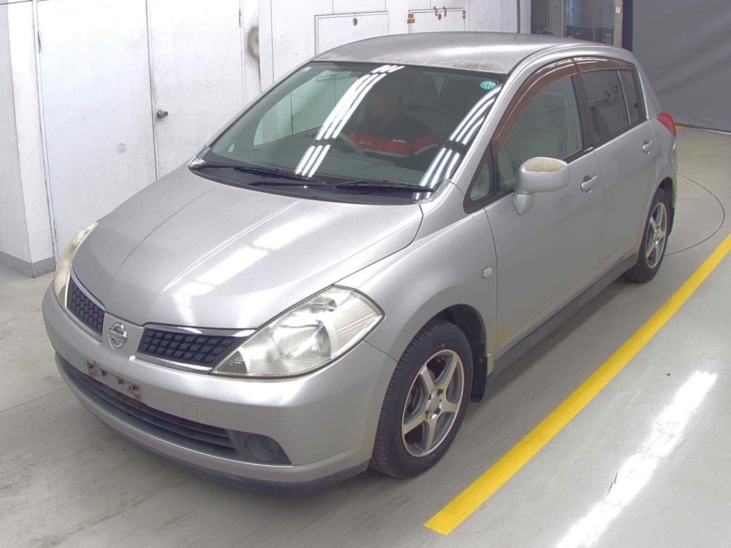 NISSAN TIIDA