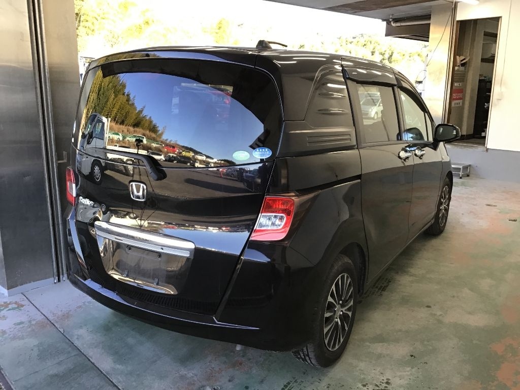 HONDA FREED SPIKE