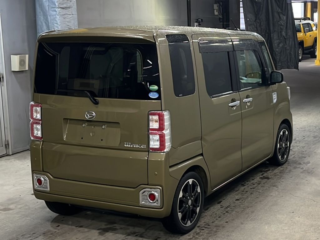 DAIHATSU WAKE