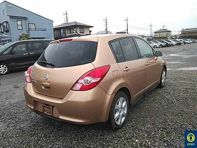 NISSAN TIIDA