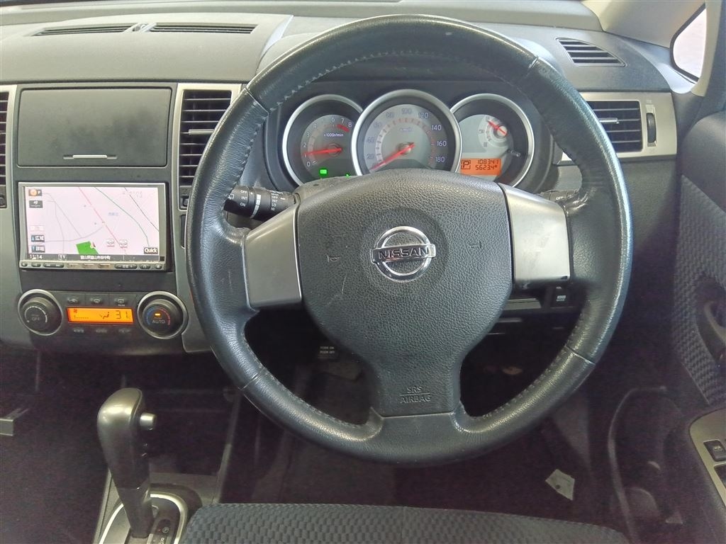 NISSAN TIIDA