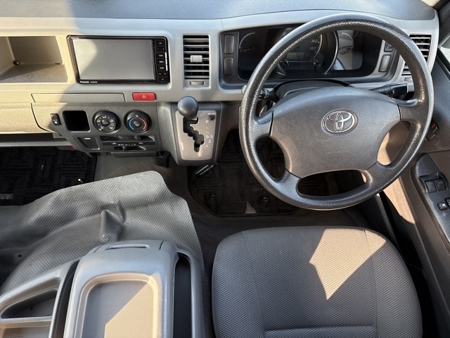 TOYOTA HIACE