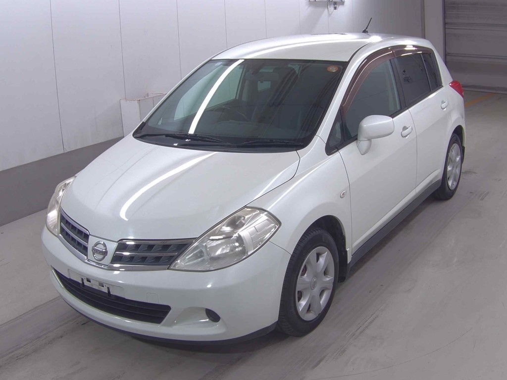NISSAN TIIDA