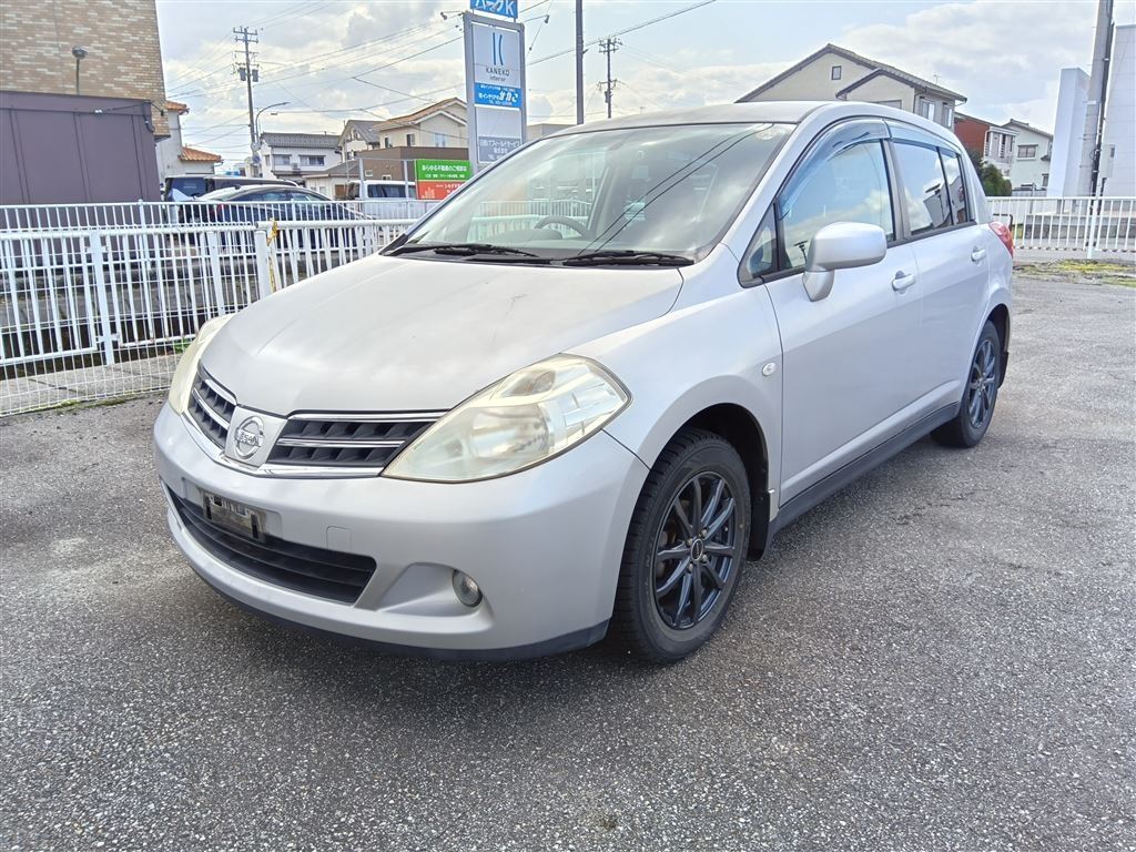 NISSAN TIIDA