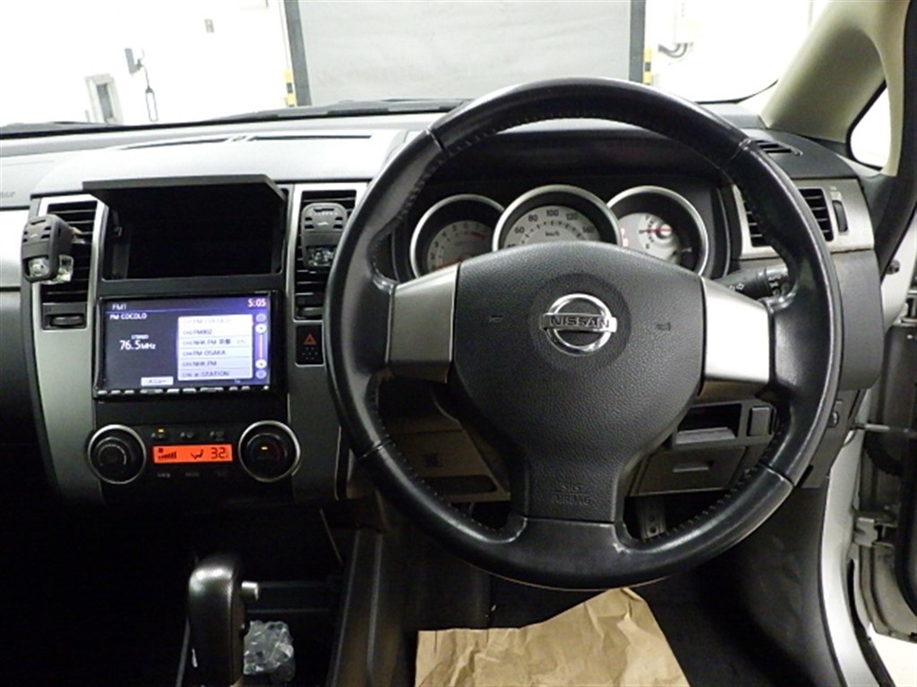 NISSAN TIIDA