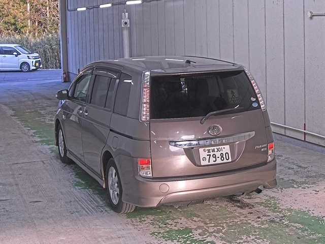 TOYOTA ISIS