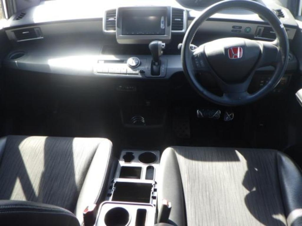HONDA FREED SPIKE