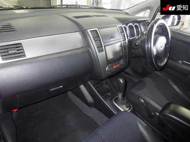 NISSAN TIIDA