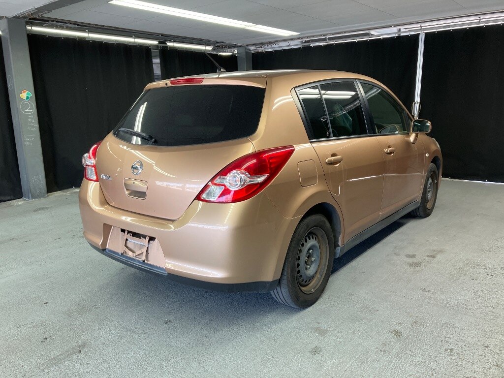 NISSAN TIIDA