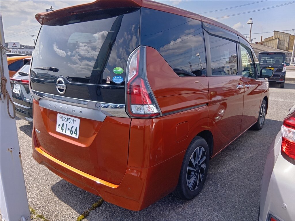 NISSAN SERENA
