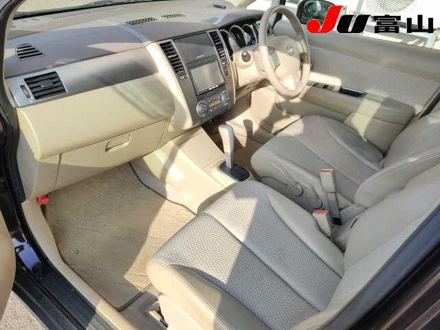 NISSAN TIIDA