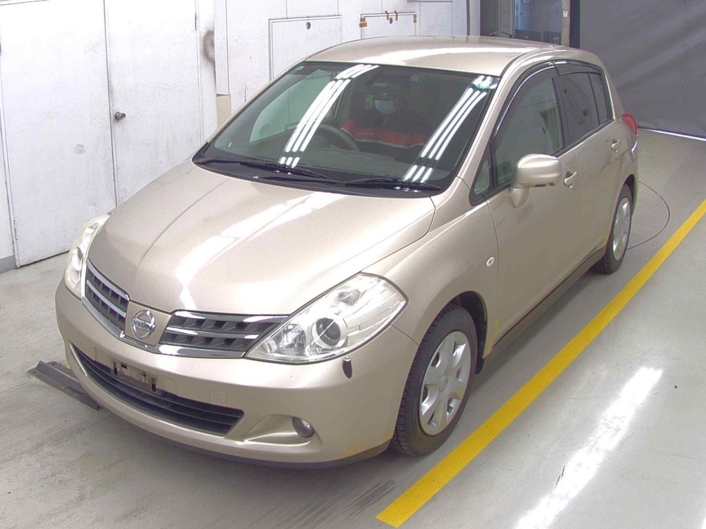 NISSAN TIIDA