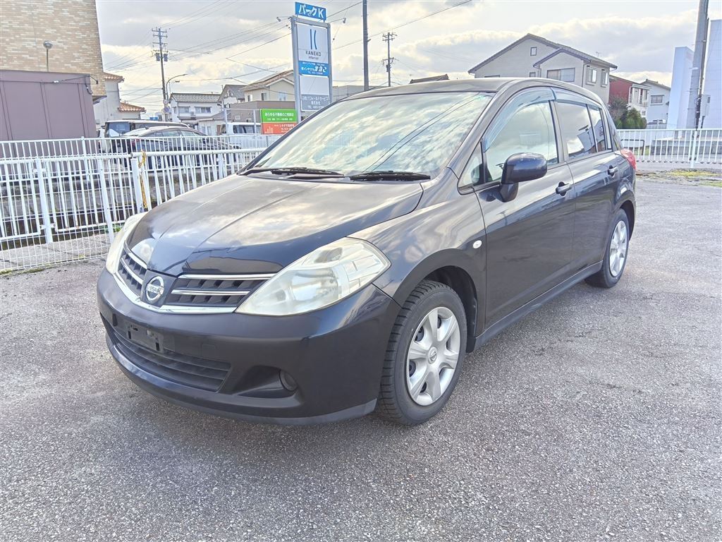 NISSAN TIIDA