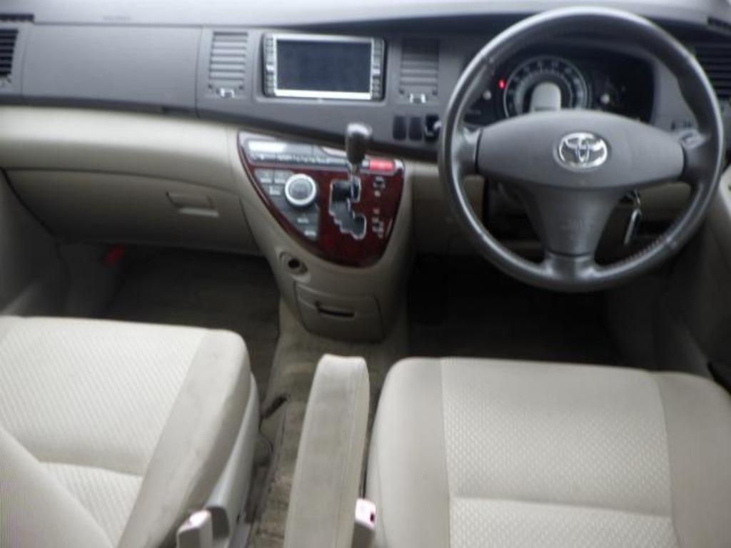 TOYOTA ISIS