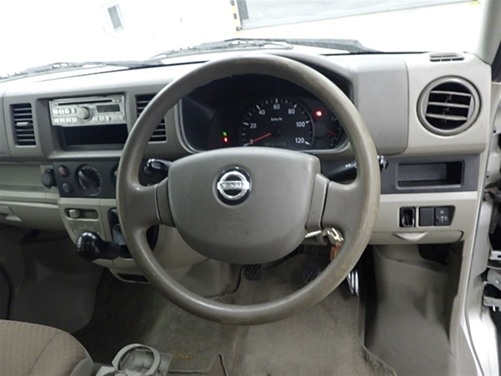 NISSAN NV100 CLIPPER