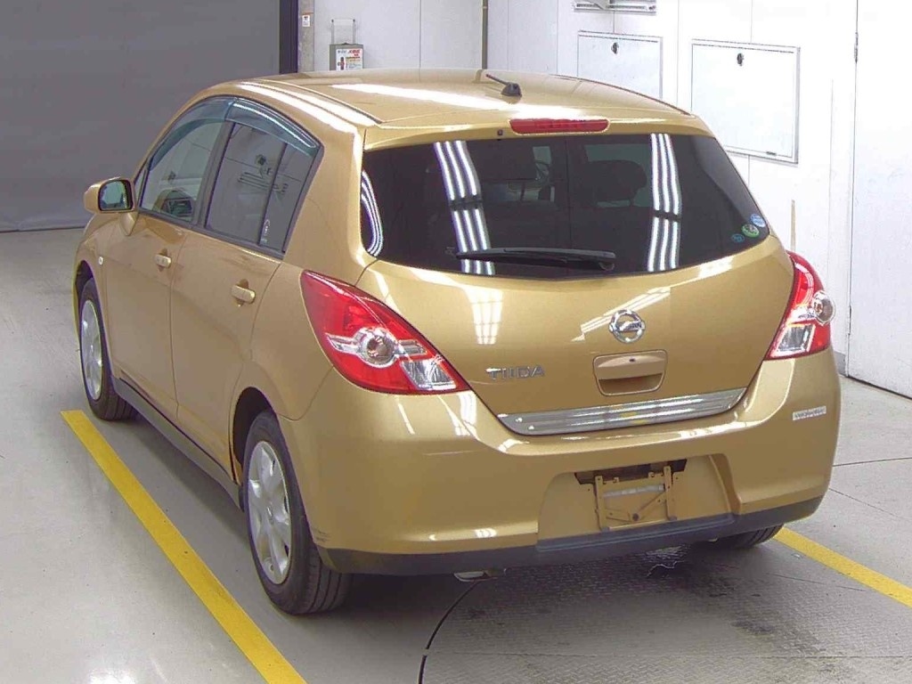 NISSAN TIIDA