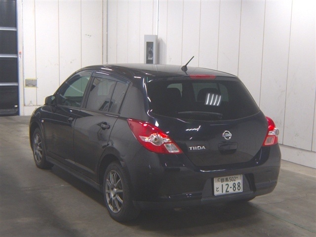 NISSAN TIIDA
