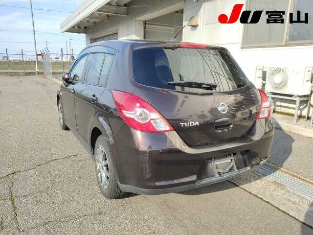 NISSAN TIIDA