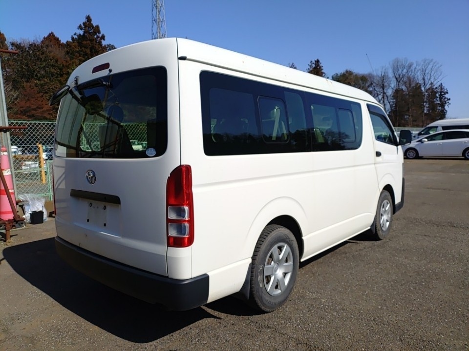 TOYOTA HIACE