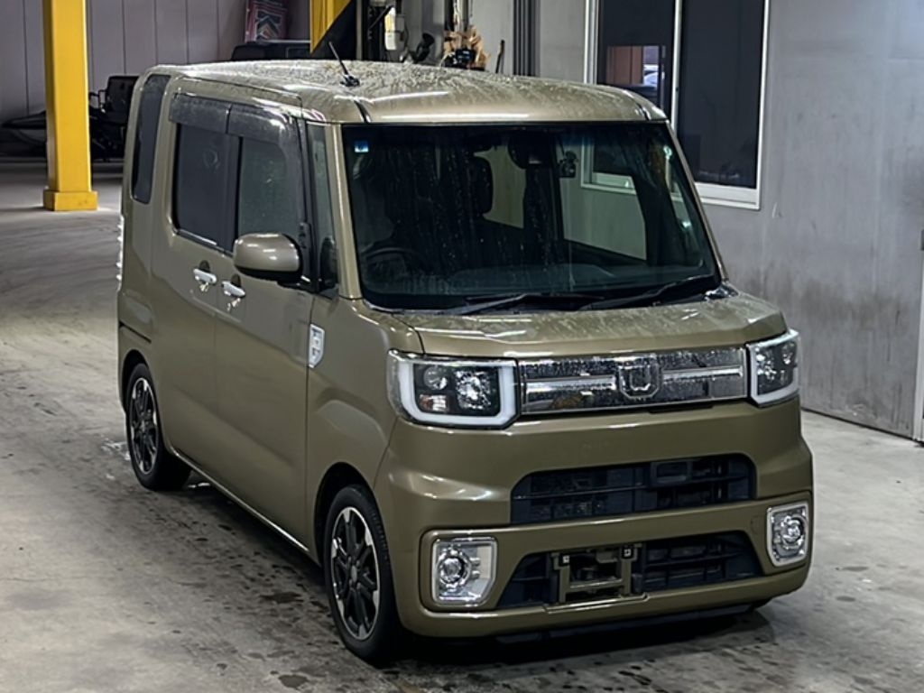 DAIHATSU WAKE