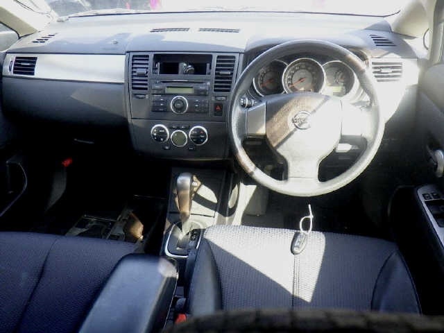 NISSAN TIIDA