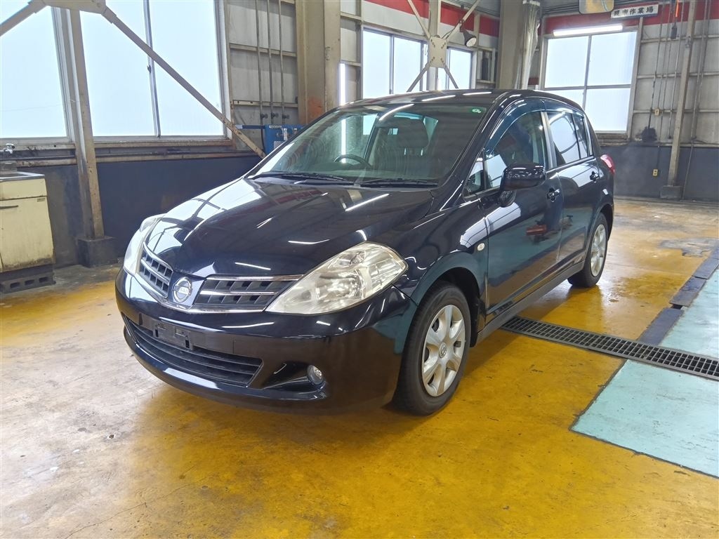 NISSAN TIIDA
