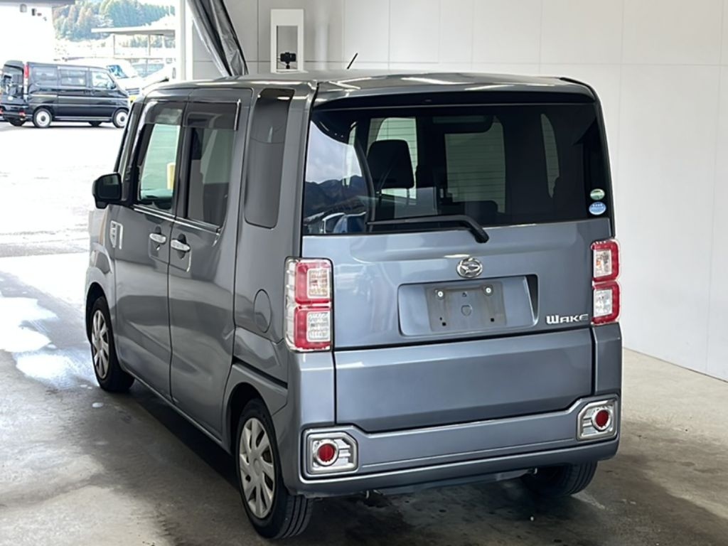 DAIHATSU WAKE
