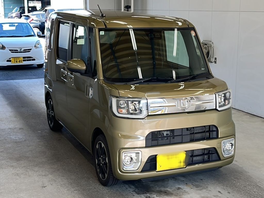 DAIHATSU WAKE