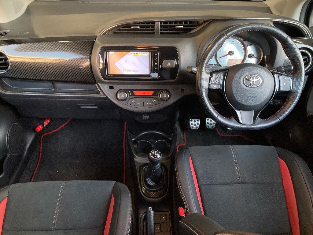 TOYOTA VITZ