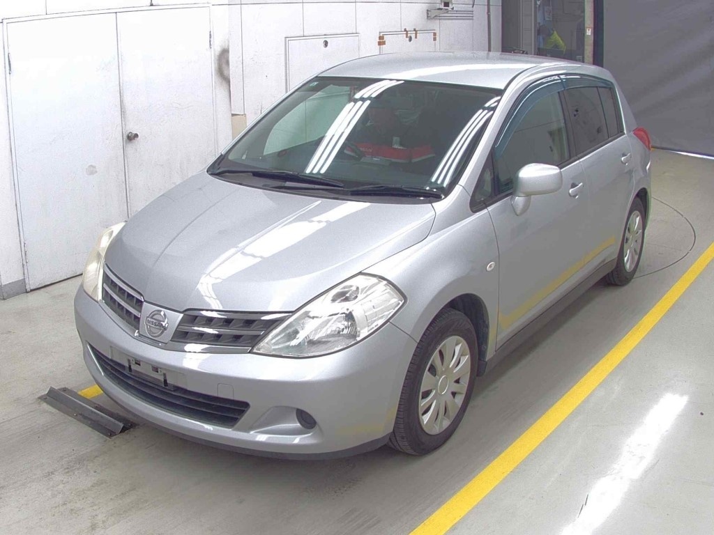 NISSAN TIIDA