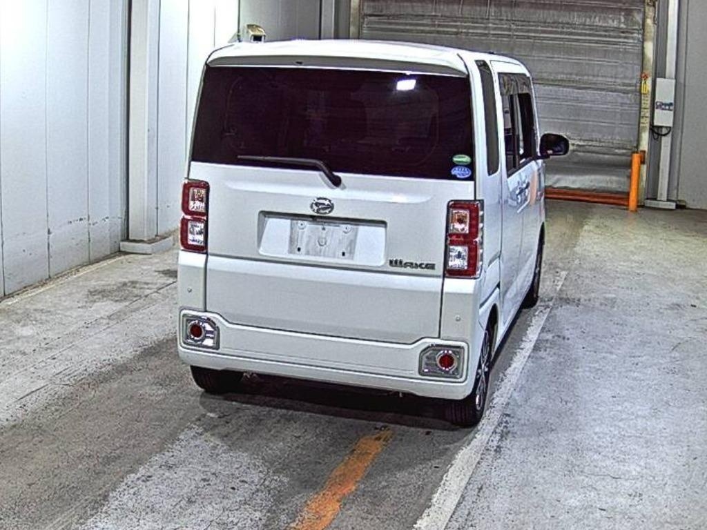 DAIHATSU WAKE