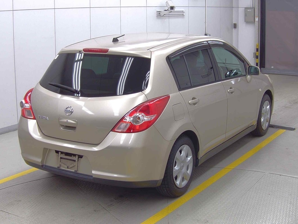 NISSAN TIIDA