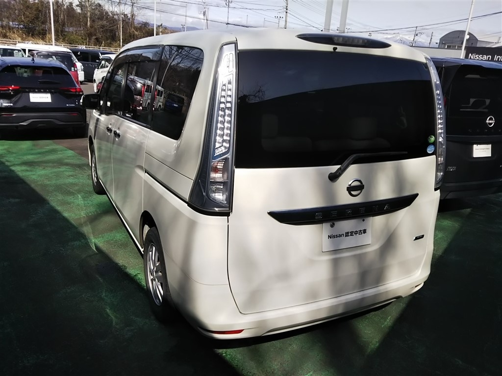 NISSAN SERENA