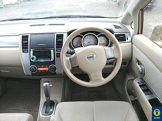 NISSAN TIIDA