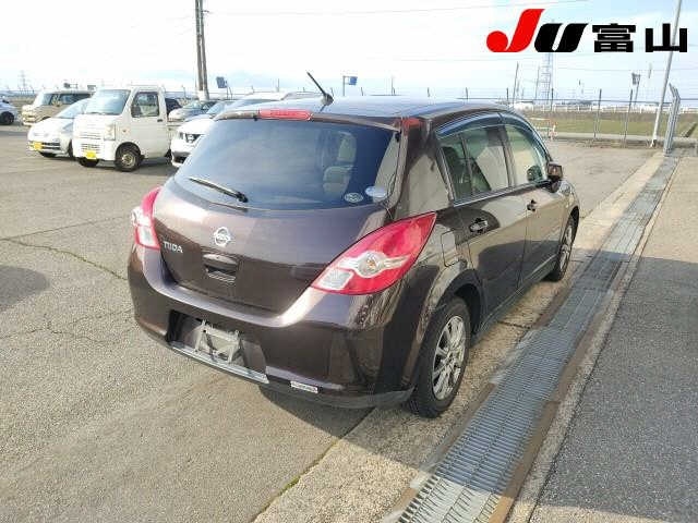 NISSAN TIIDA