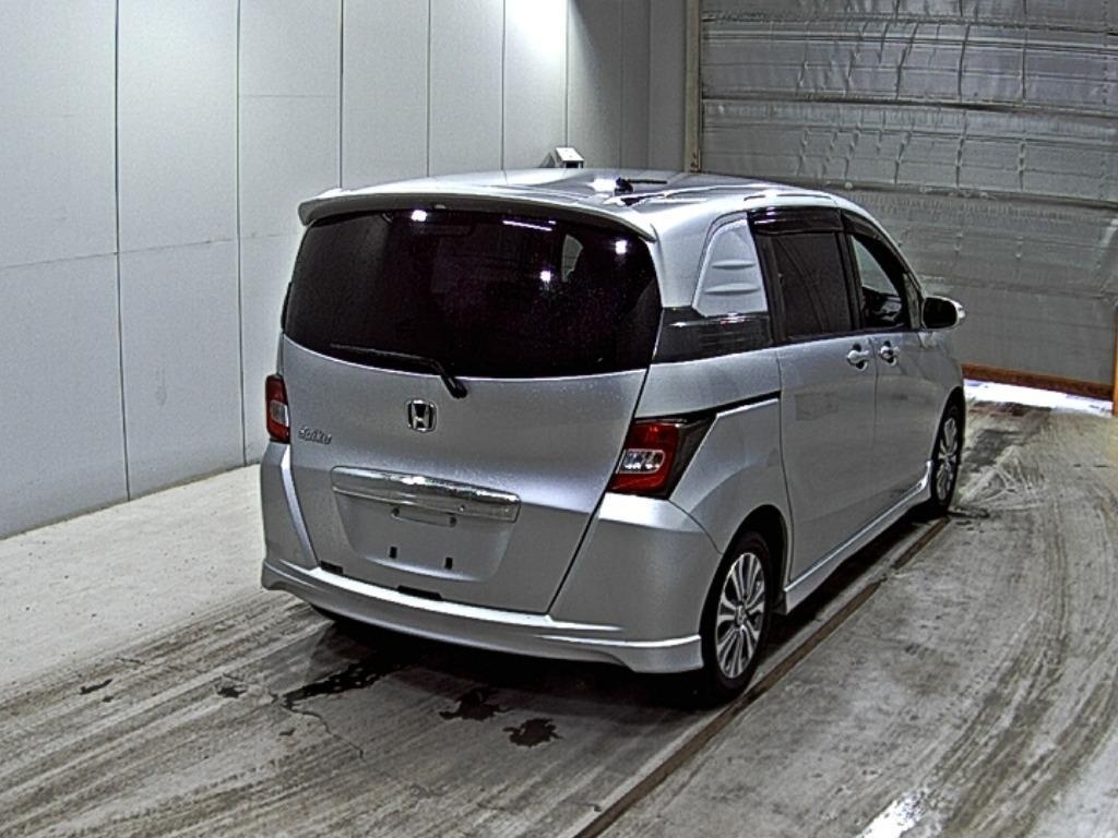 HONDA FREED SPIKE