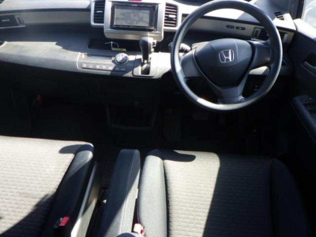 HONDA FREED SPIKE
