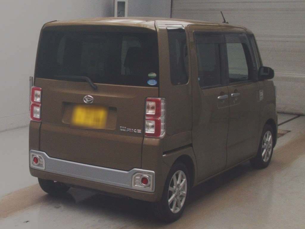 DAIHATSU WAKE