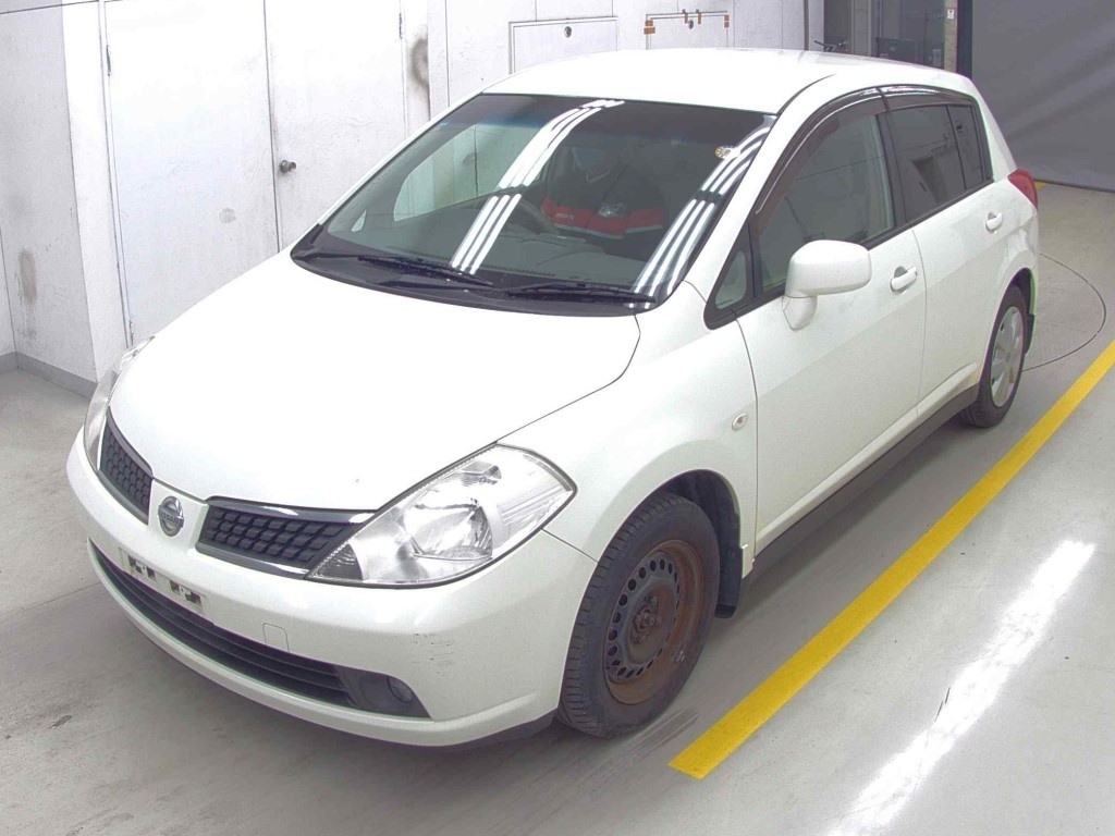 NISSAN TIIDA