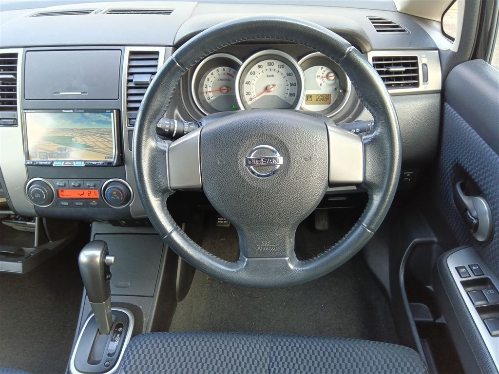 NISSAN TIIDA