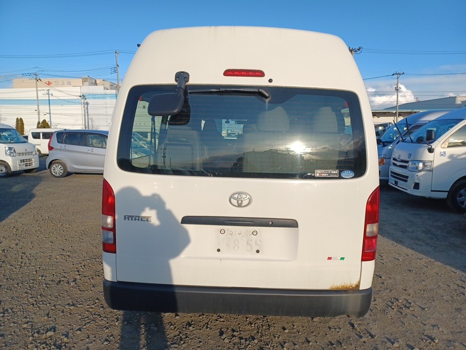 TOYOTA REGIUS ACE